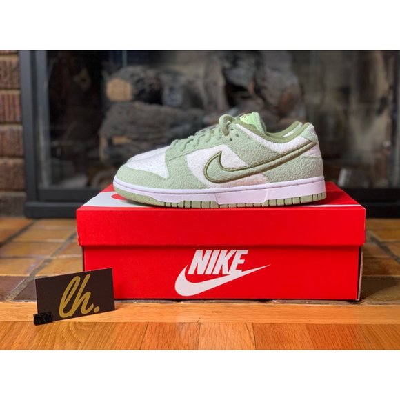 Size 8.5w Nike Dunk Low SE “Honeydew Fleece Pack” Athletic Sneakers DQ7579-300